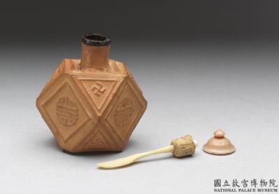 图片[3]-Molded gourd polyhedron snuff bottle with myriad longevity designs, 18th century, Qing dynasty-China Archive